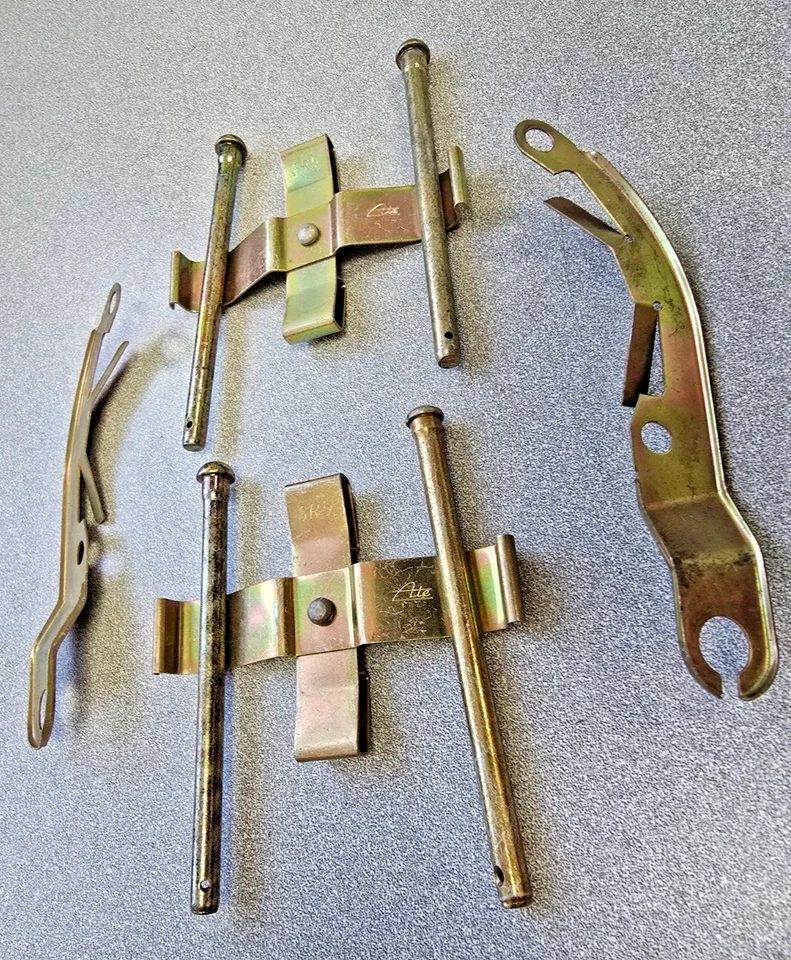 NOS ORIGINAL GENUINE ATE PORSCHE 928 FRONT BRAKE PAD INSTALLATION KIT 1978-81 — 第 4/4 张图片