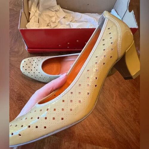ARA SAND COLORED CLOSE 2.5" HEELS US SIZE 8 - Picture 3 of 8