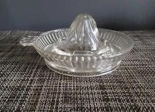 Vintage Clear Ribbed GLASS CITRUS JUICER Orange Lemon Juice Reamer Squeezer