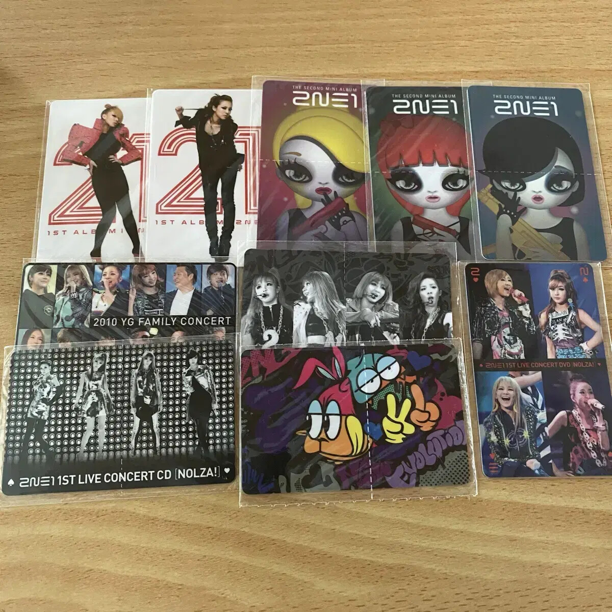 2NE1 ポストカード　YG FAMILY 2011 写真集 YG Family – 15th Anniversary 2011 YG Family Concert Live