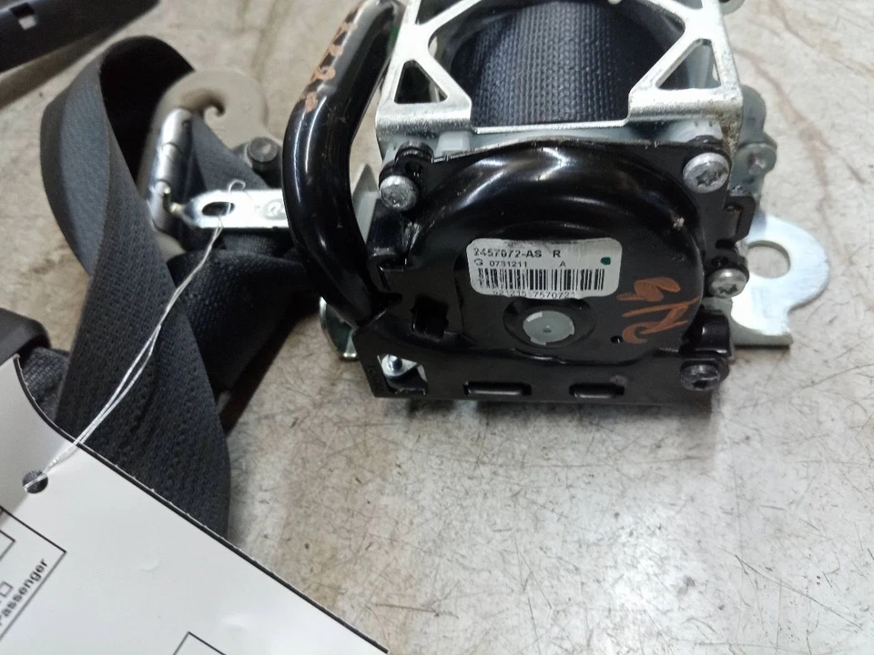 Used Front Right Seat Belt Front fits: 2015 Nissan Altima bucket passenger retra — 第 3/4 张图片