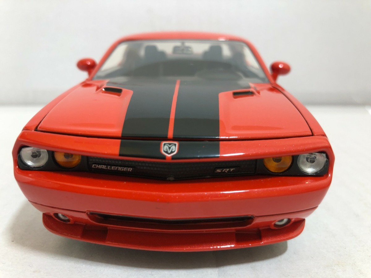 1:24ワイスピ 2008 DODGE CHALLENGER SRT8 Amazon.com: Maisto 1:24 Scale 2008 Dodge Challenger SRT8