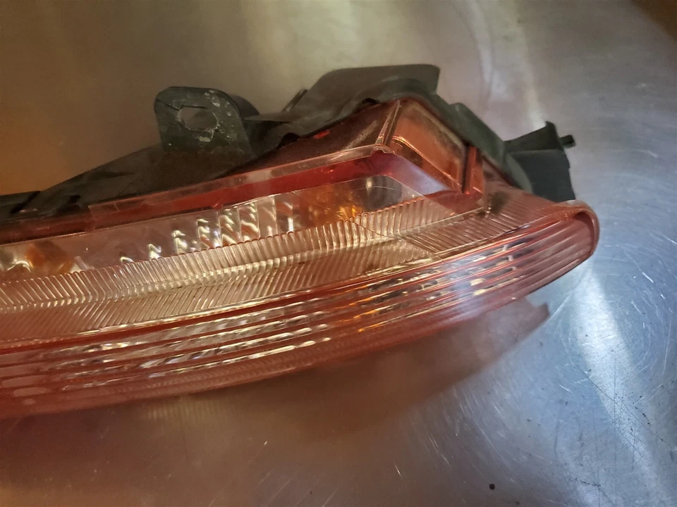 Luz de giro de freno trasero derecho para parachoques Infiniti EX35 2008-2012 pasajero OEM Foto 3 de 4