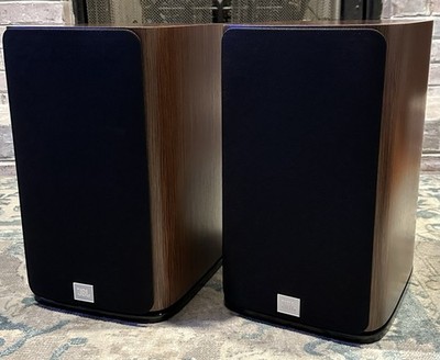 JBL HDI-1600 Bookshelf Speakers -PAIR  (Walnut) Excellent Condition