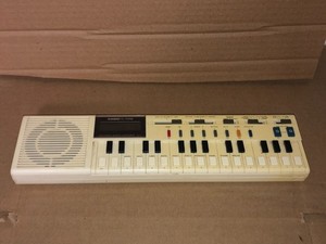 ほぼ新品　カシオ　VL-Tone VL-1 エレクトロニック　ミュージカル The coolest tiny keyboard?! | CASIO VL-TONE VL-1 - YouTube