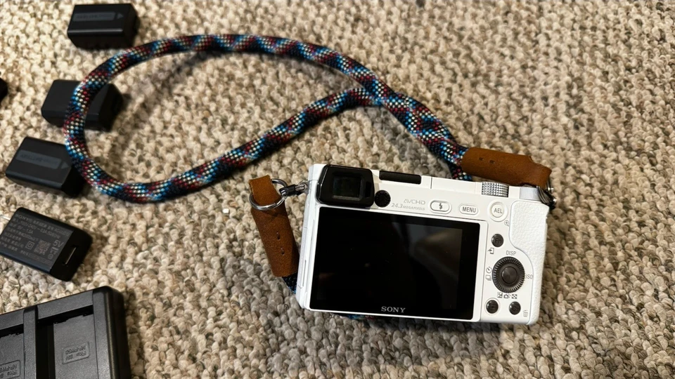 Sony A6000 24.3 MP Mirrorless Digital SLR Camera with 16-50 mm Lens OSS- White I - Image 3 of 4