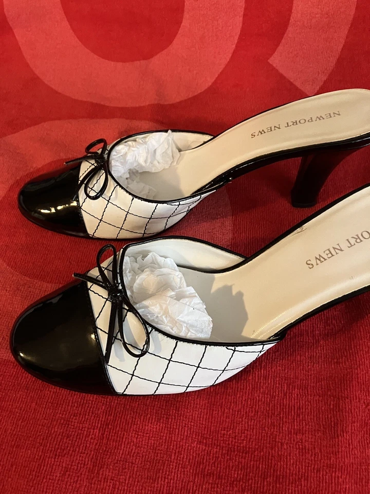 Tacones de mula Newport News charol blanco y negro talla 9 NUEVO Foto 4 de 4