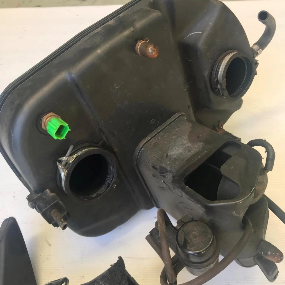 Air intake box airbox with sensors CAGIVA RAPTOR 1000 M2 2005 — 第 3/4 张图片