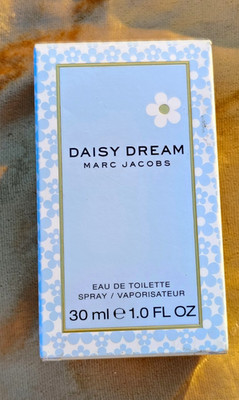 Marc Jacobs Daisy Dream Eau de Toilette Spray Regular Size 1.0 fl oz