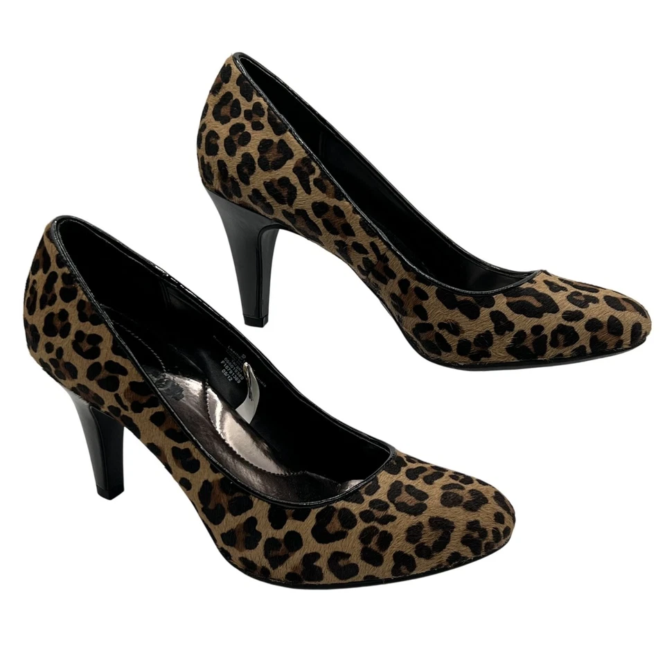 Zapatos de salón Merona para mujer 9 de cuero de piel de becerro pelo de leopardo con estampado animal de tacón alto Foto 2 de 4