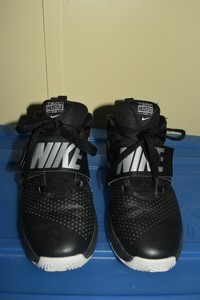 Zapatilla Nike Team Hustle D8 - NIKE - Nike | Tienda online Tiro Libre