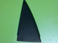 CHEVY METRO 95-01 REAR LEFT DOOR WINDOW FILLER OUTSIDE COVER OEM 30013956 GEO 4D