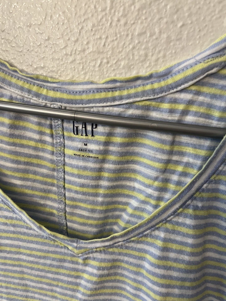 Top Gap Easy T manga corta cuello en V multicolor a rayas para mujer mediano informal tejido Foto 3 de 4