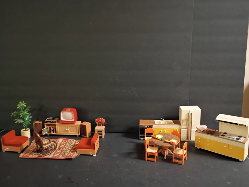 Vintage 1980's TOMY Smaller Dollhouse Furniture & Accessories Lot - Image 4 of 4