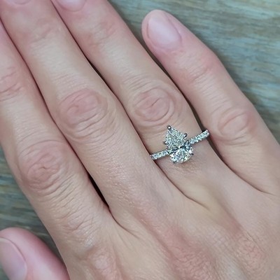 18 Karat Weißgold Verlobungsring 2,20 kt IGI Lab Created Birnenschliff...