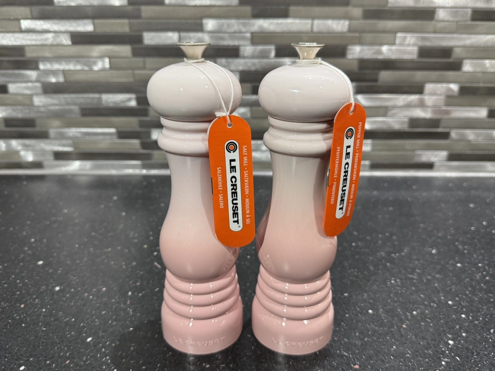 Le Creuset New Ceramic Shell Pink 21cm Salt & Pepper Mill Set RRP £86