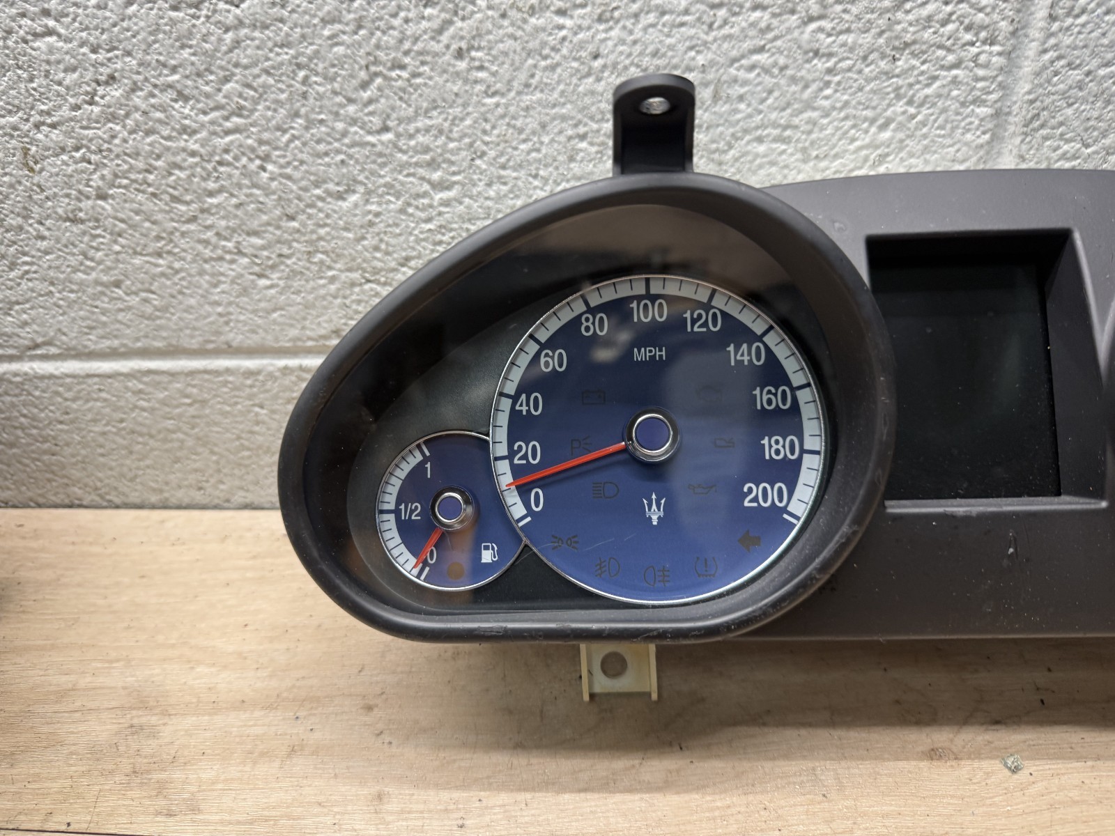 Maserati Quattroporte 2003-2008 Instrument cluster