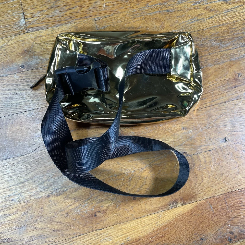 Bolso Cinturón MAC Cosmetics Dorado Brillante Metálico con Cremallera Nuevo sin Etiquetas Foto 4 de 4