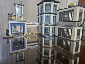 LEGO CITY: Police Station (60141) ➕60004 Truck See Description