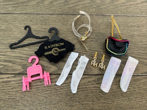 Rainbow High Puppe verschiedene Zubehör Posten - Ohrringe Handtasche Aufhänger Shirt +  - Bild 1 von 7