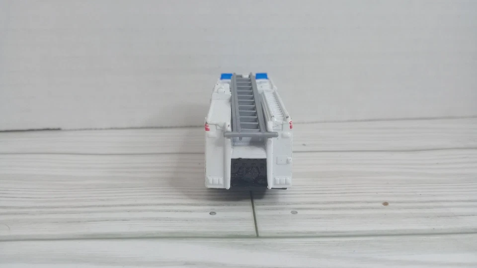 Matchbox Flame Eaters Series Dennis Sabre Fire Truck #30 of 75 1:64 Diecast - Image 3 of 4