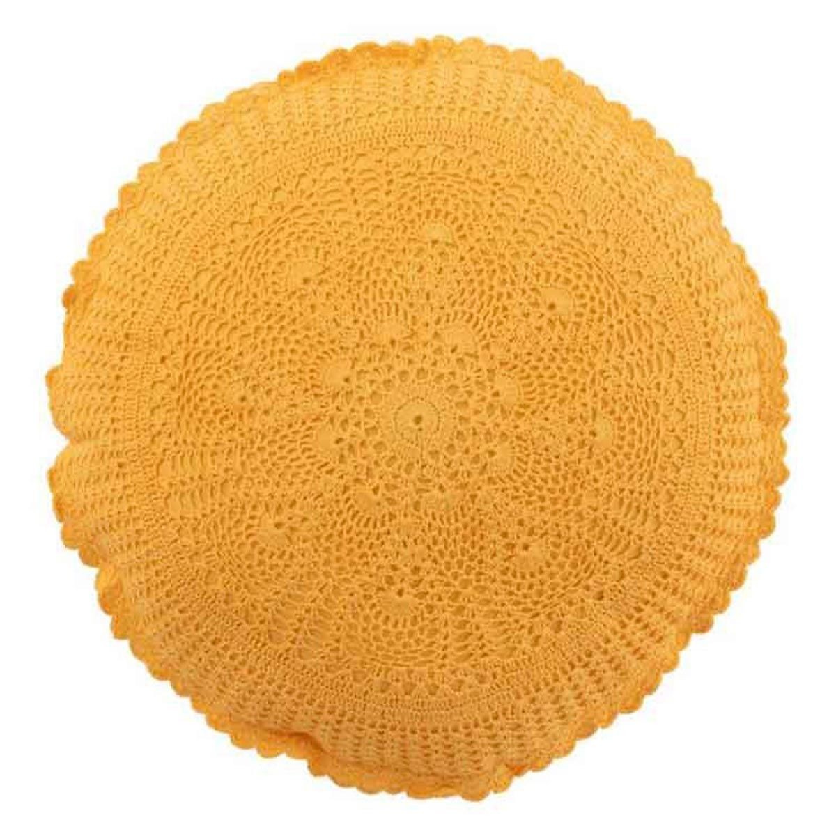 Coussin rond ocre 40cm dentelle pour rompre la monotonie d'un canapé gris