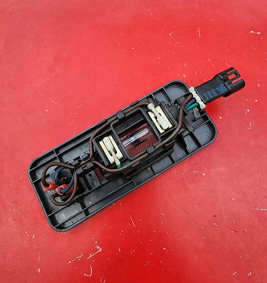 1994-1997 S10 Blazer/GMC Jimmy Genuine OEM Dome Light Assembly Part #15686561 - Image 2 of 4