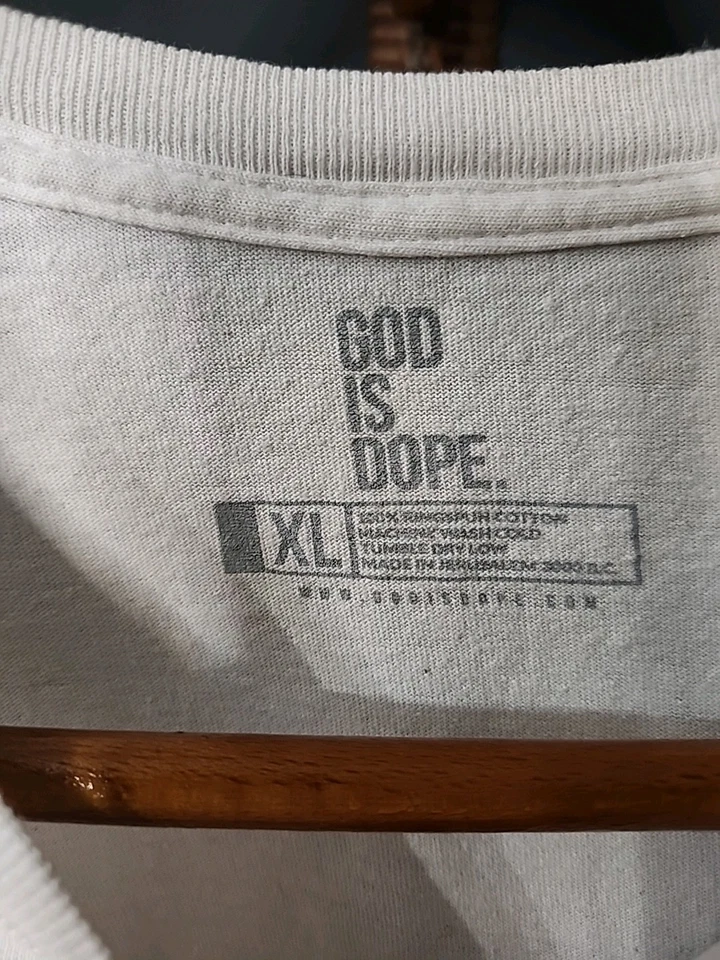 Camiseta God Is Dope XL, Blanco Rojo, Amarillo y Verde Foto 3 de 4