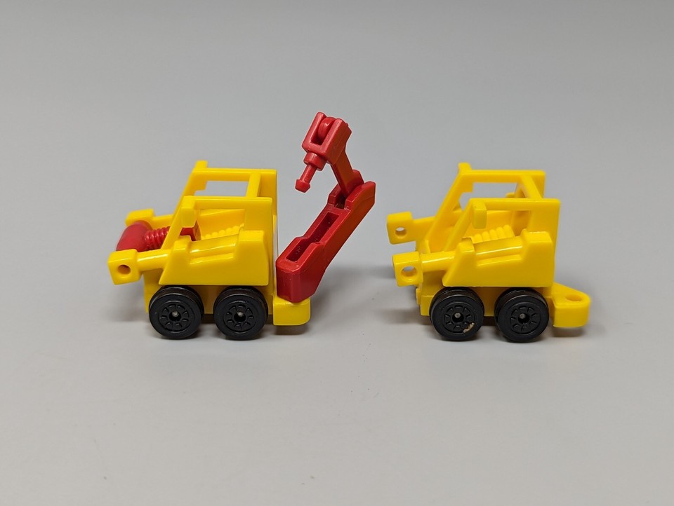 1996 Hot Wheels Mega Rig Caterpillar Construction Work Site Playset