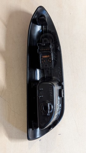 2016 NISSAN JUKE REAR LEFT PASSENGER WINDOW SWITCH BUTTON IN BLACK 829611KA2A - Picture 4 of 7