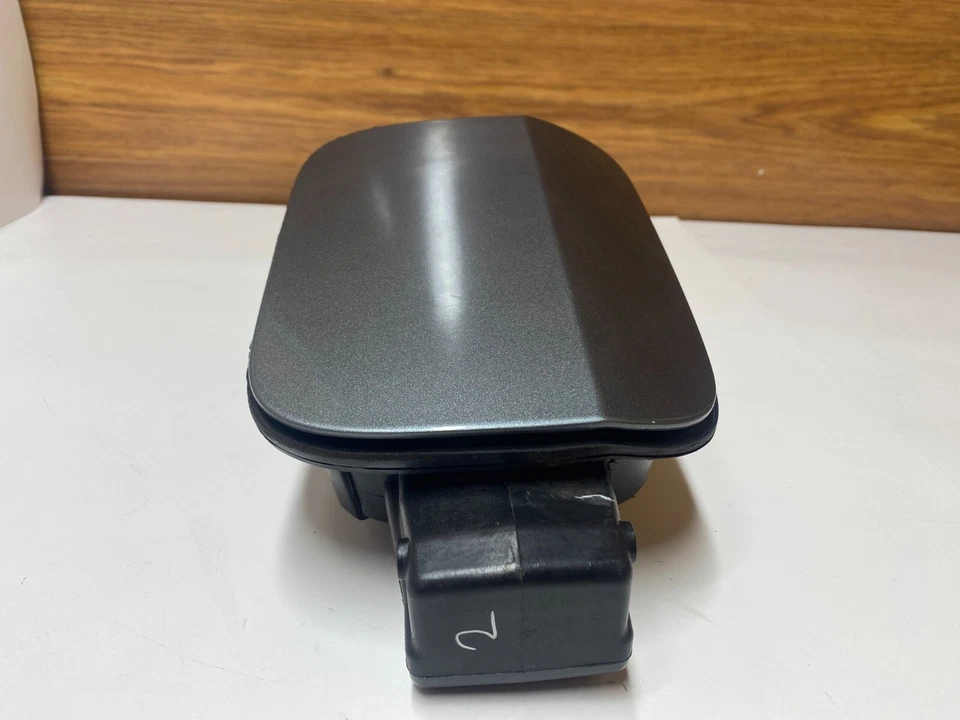 VW JETTA 2011-2018 llenado de combustible puerta del tanque de gasolina en gris platino metálico OEM Foto 2 de 4