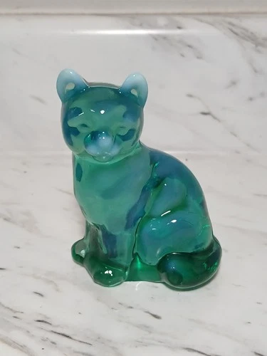 Purrrr-fect Vintage Fenton Glass Opalescent Aqua Blue Green Cat Figure