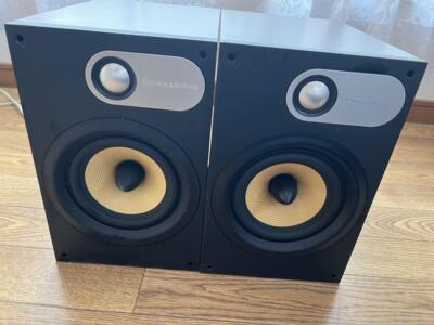 Bowers Wilkins 686 pair speakers B W Very Good