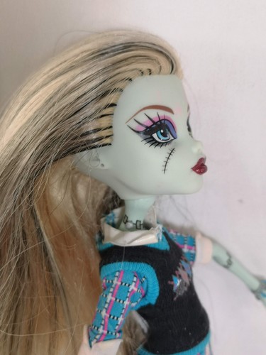 Monster High Wave 2 Schools Out Frankie Stein Fashion Doll - Picture 11 of 15