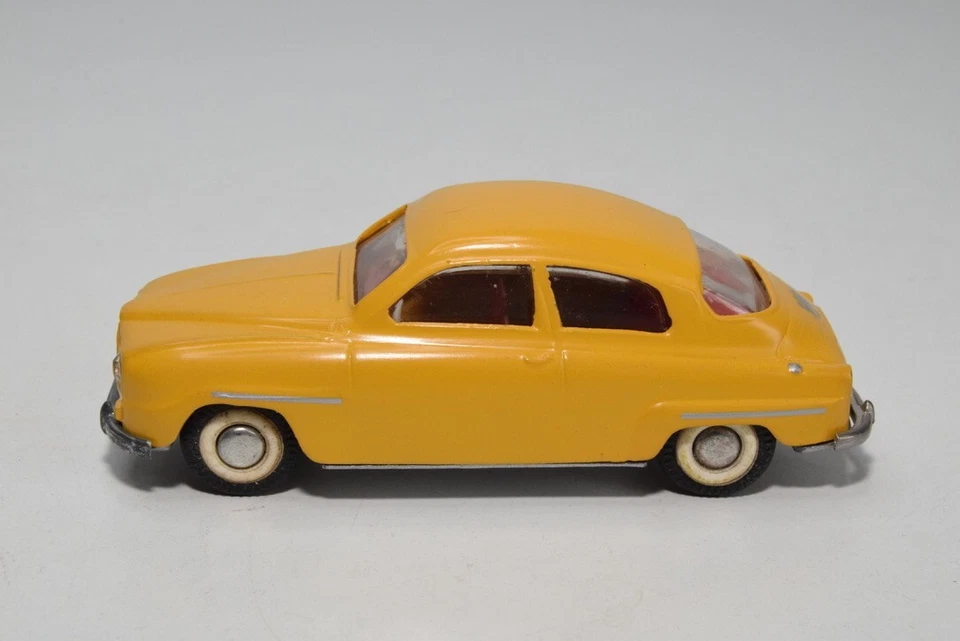 B68 1:43 TEKNO DENMARK 827 SAAB 96 GIALLO OTTIME CONDIZIONI. COLORE MOLTO RAR... - Immagine 2 di 4