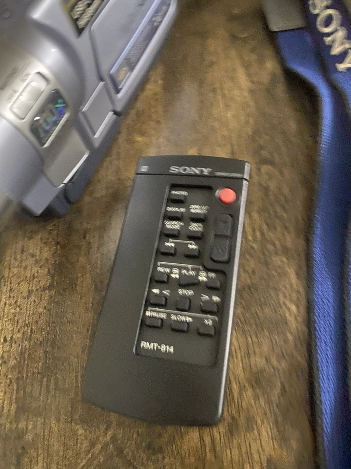 Sony Handycam 700x Nightshot Digital-8 Camcorder Tested Works Comes With Bag - Image 2 of 4