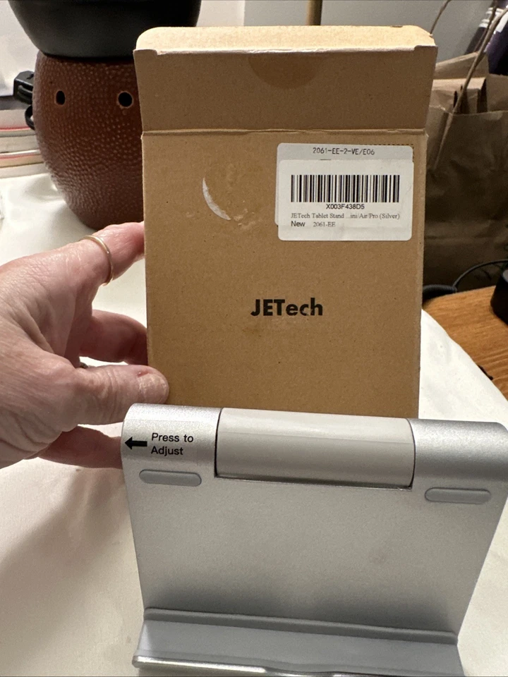 Soporte para Tableta JETech, Soporte de Escritorio Portátil Ajustable, Plateado Foto 3 de 4