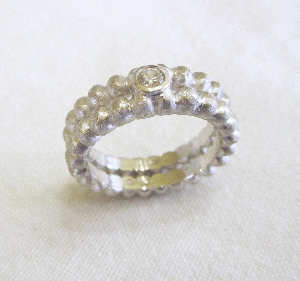 Anello in Argento 925 con Zircone centrale e finitura diamantata - Immagine 3 di 4