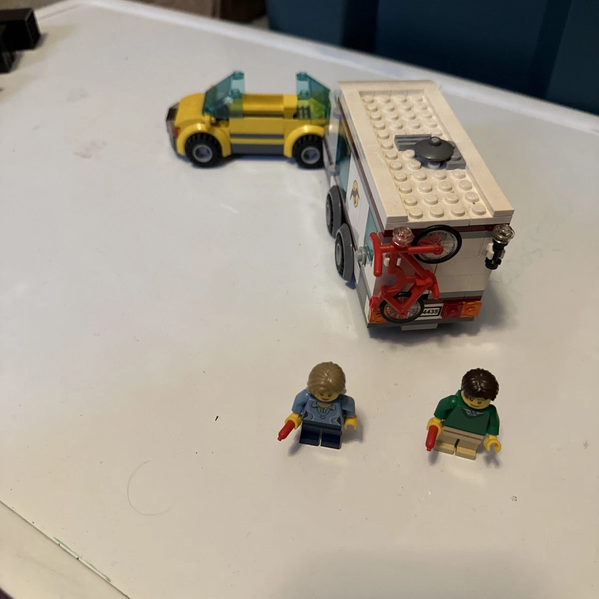 LEGO CITY Car and Caravan 4435 With Minifigs No Instructions