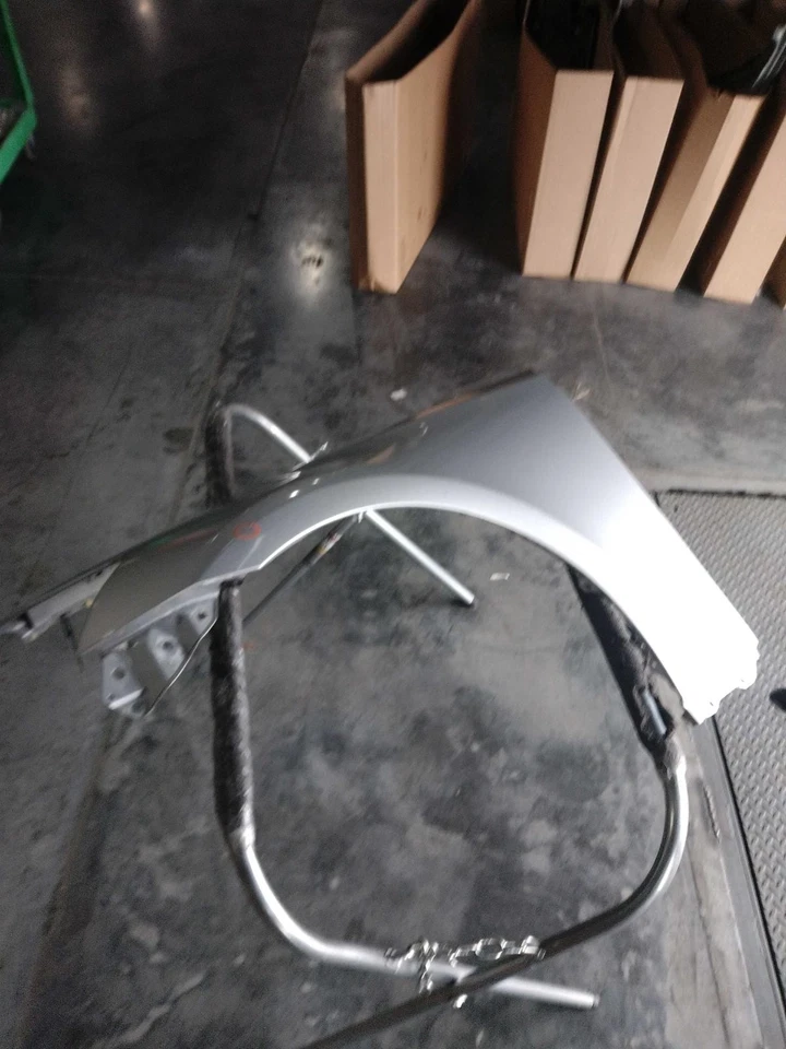 Guardabarros delantero izquierdo usado se adapta a: Lexus IS250 2015 sin equipamiento deportivo grado delantero izquierdo Foto 2 de 4