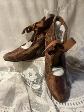 VINTAGE VICTORIAN BAROQUE TAPESTRY FLORAL DRESS BACI COSTUME BOOT HEELS 7.5 SHOE