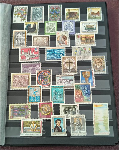 COLLECTION OF AUSTRIA STAMPS IN STAMPS STOCK BOOK - 430 STAMPS ALL MINT NH - Picture 12 of 20