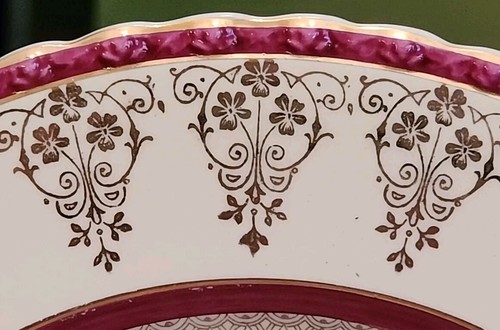 VALENCIA BURGANDY SET OF 3 DINNER PLATES BY MYOTT STAFFORDSHIRE. 1945-1952. - Picture 3 of 11