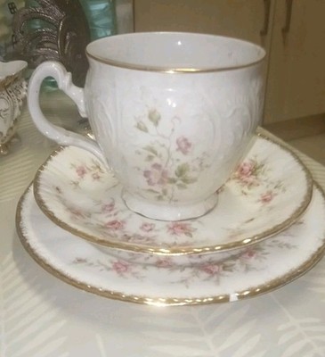 Paragon und Bernadotte Mix und Match Tasse Untertasse und Beilagenteller