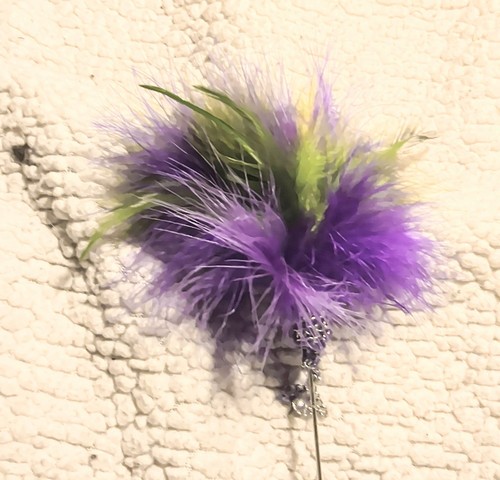 New Hat Pin Multicolored Feather 8" by The Peach of Las Vegas One of a Kind USA - Afbeelding 1 van 5
