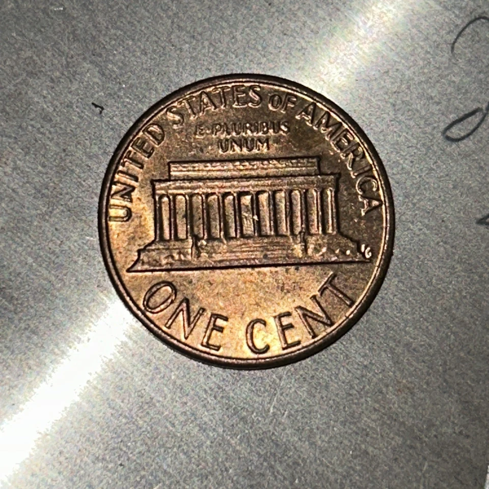 Small Date 1982 D Copper Penny 3.1 grams - Image 3 of 4