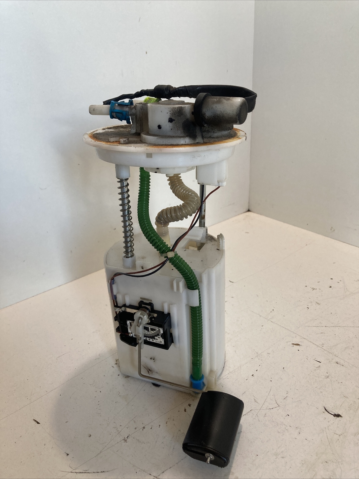 Hyundai i20 fuel sender pump in tank 311101j800 genuine 1.4 crdi 2009