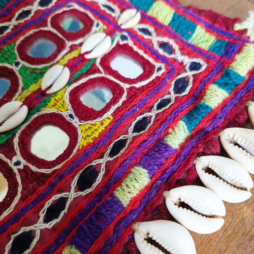 Vintage indische Banjara bestickt Patchwork Wandhängemuscheln und Spiegel - Bild 3 von 7