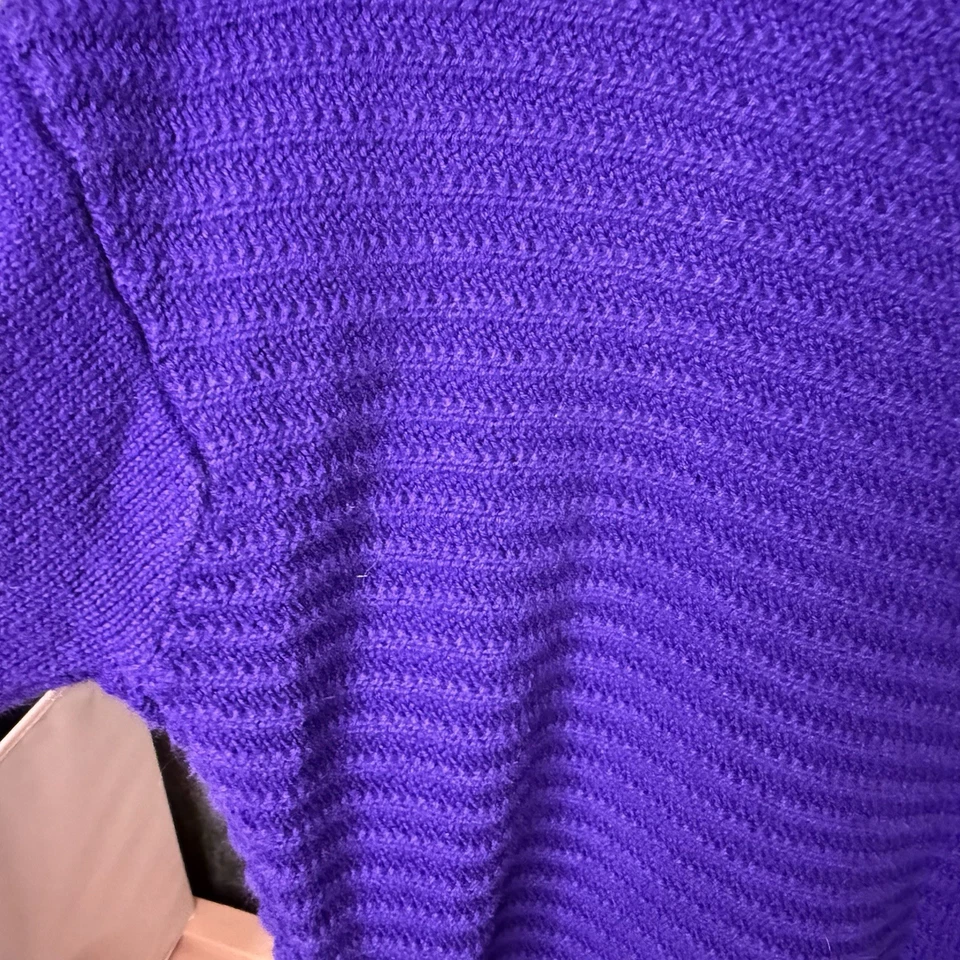 Suéter jersey pequeño de algodón púrpura con cuello en V de gran tamaño CHAPS para mujer Foto 3 de 4