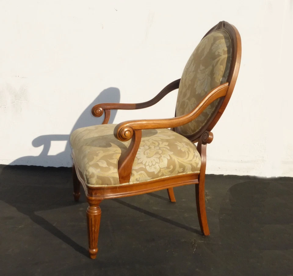 Sillón de diseño floral con respaldo redondo de campo francés vintage Sam Moore Foto 4 de 4